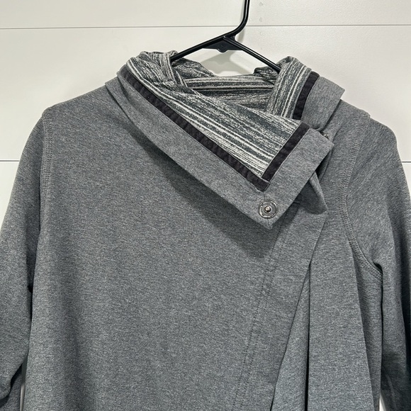 Lululemon Savasana Wrap Gray Jacket in Coal Open Sweater Gray Strata Stripe 6 - Picture 3 of 11